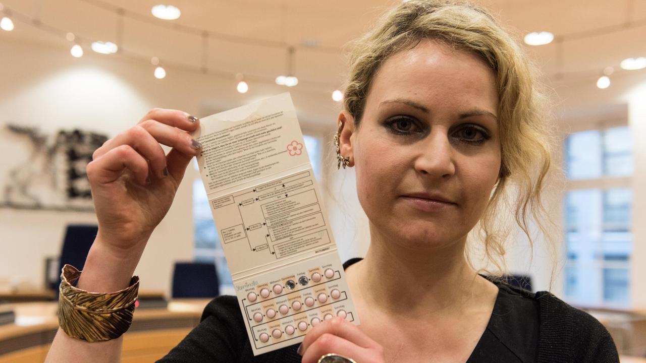 Felicitas Rohrer klagt wegen der Anti-Baby-Pille Yasminelle gegen den Bayer Konzern. Felicitas Rohrer klagt wegen der Anti-Baby-Pille Yasminelle gegen den Bayer Konzern.