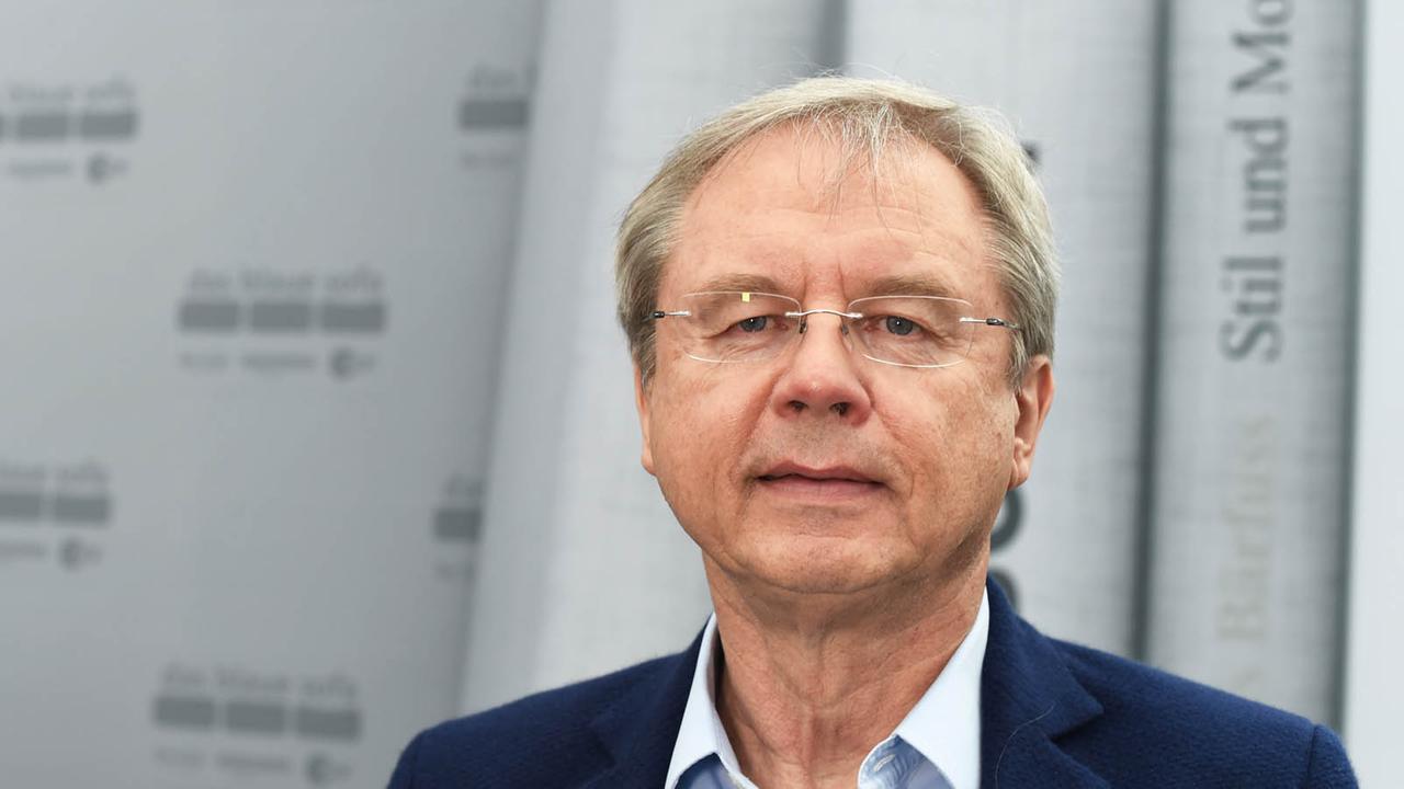 Der Journalist und Schriftsteller Wolfgang Herles posiert am 14.03.2015 auf der Buchmesse Leipzig Der Journalist und Schriftsteller Wolfgang Herles posiert am 14.03.2015 auf der Buchmesse Leipzig