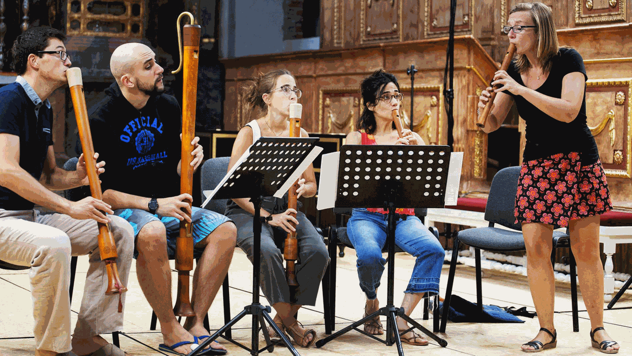 Das französische Ensemble Consort Brouillamini bei einer Probe in der Klosterkirche Paradyż (Lubuskie) beim Festival "Musik im Paradies" 2019 Das französische Ensemble Consort Brouillamini bei einer Probe in der Klosterkirche Paradyż (Lubuskie) beim Festival "Musik im Paradies" 2019