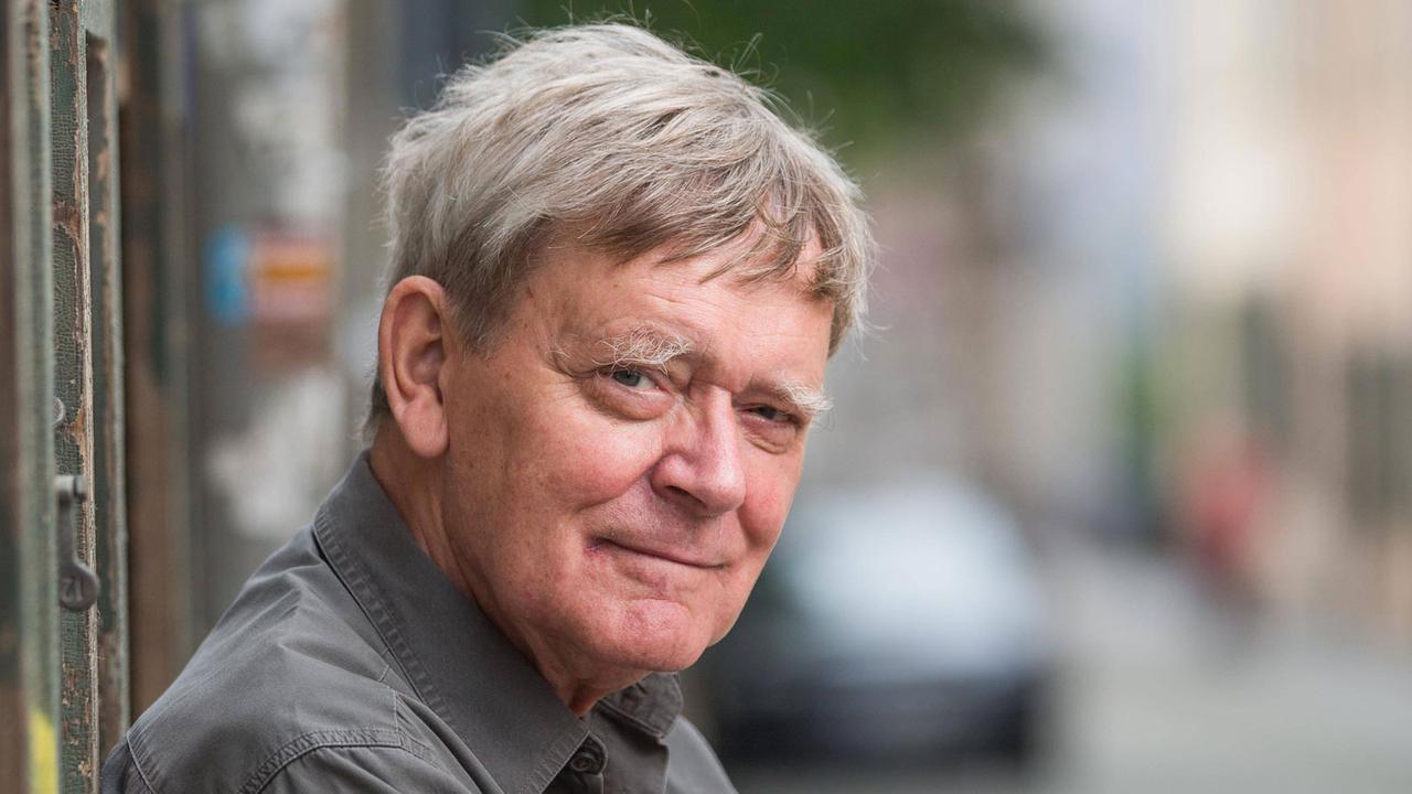 Achim Ditzen ist der jüngste Sohn des Schriftstellers Hans Fallada. Achim Ditzen ist der jüngste Sohn des Schriftstellers Hans Fallada.
