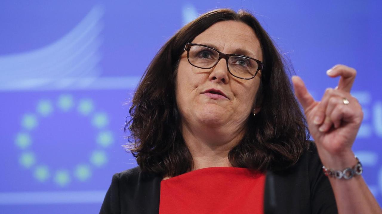 EU-Kommissarin Cecilia Malström stellt Alternative zu TTIP-Schiedsgerichten vor EU-Kommissarin Cecilia Malström stellt Alternative zu TTIP-Schiedsgerichten vor