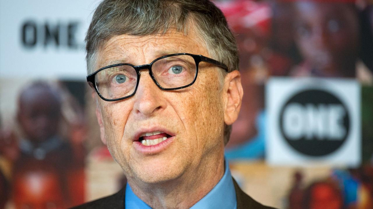 Bill Gates spricht auf einer Pressekonferenz in Berlin. Bill Gates spricht auf einer Pressekonferenz in Berlin.