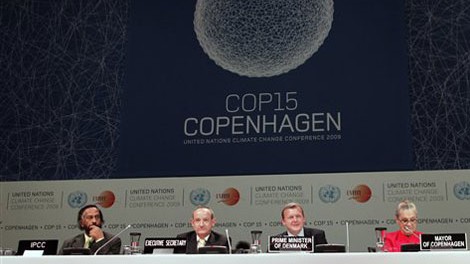 Eröffnung der UN-Klimakonferenz in Kopenhagen: IPCC-Chef Rajendra Kumar Pachauri, UN-Klimachef Yvo de Boer, der dänische Ministerpräsident Lars Lokke Rasmussen und Kopenhagens Bürgermeisterin Ritt Bjerregrad. Eröffnung der UN-Klimakonferenz in Kopenhagen: IPCC-Chef Rajendra Kumar Pachauri, UN-Klimachef Yvo de Boer, der dänische Ministerpräsident Lars Lokke Rasmussen und Kopenhagens Bürgermeisterin Ritt Bjerregrad.