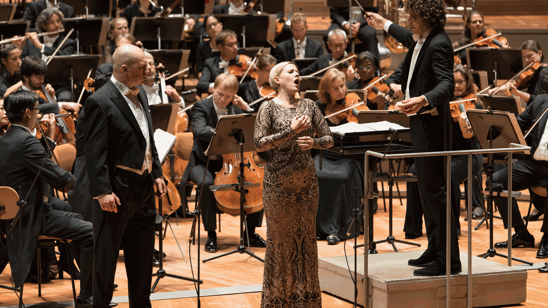 Alexander Roslavets, Sally Matthews, Robin Ticciati und das DSO Berlin bei einer konzertanten Aufführung der Oper "Rusalka" in der Philharmonie Berlin am 19.9.2019 Alexander Roslavets, Sally Matthews, Robin Ticciati und das DSO Berlin bei einer konzertanten Aufführung der Oper "Rusalka" in der Philharmonie Berlin am 19.9.2019