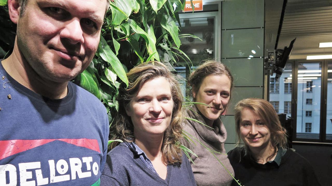 Matthias Dell, Gesa Ufer, Catherine Newmark und Margarethe Stokowski im Deutschlandradio-Funkhaus in Berlin (v.l.n.r)
