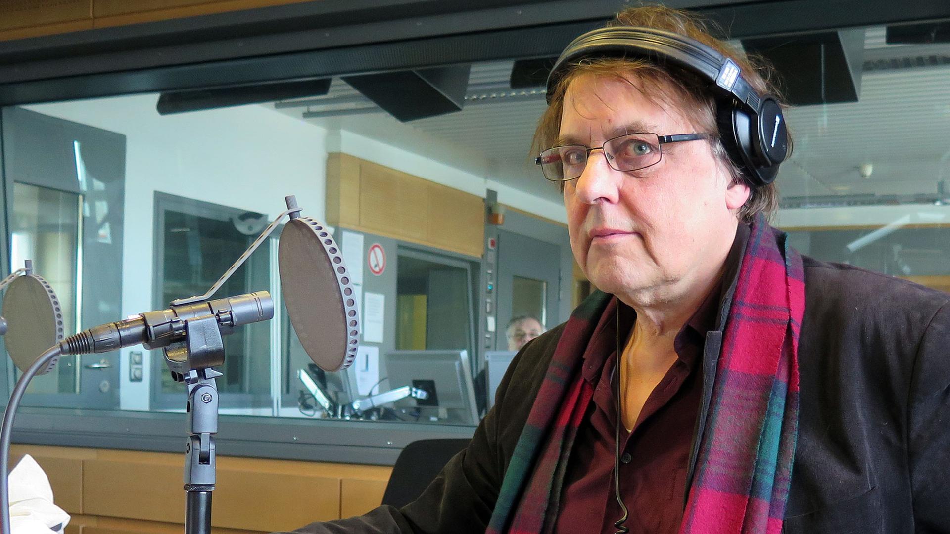 Danny Dzuik im Studio von Deutschlandradio Kultur Danny Dzuik im Studio von Deutschlandradio Kultur