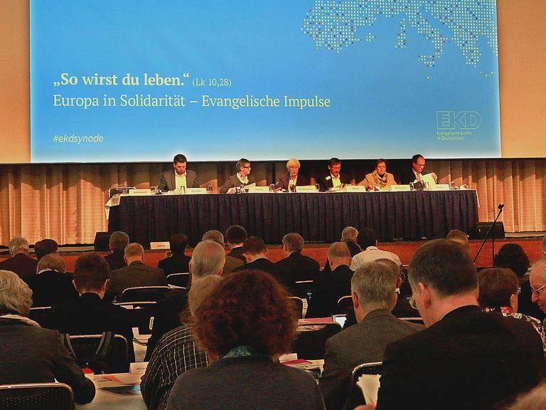 Delegierte der Synode der Evangelischen Kirche in Deutschland (EKD) beraten am 09.11.2016 in Magdeburg (Sachsen-Anhalt).