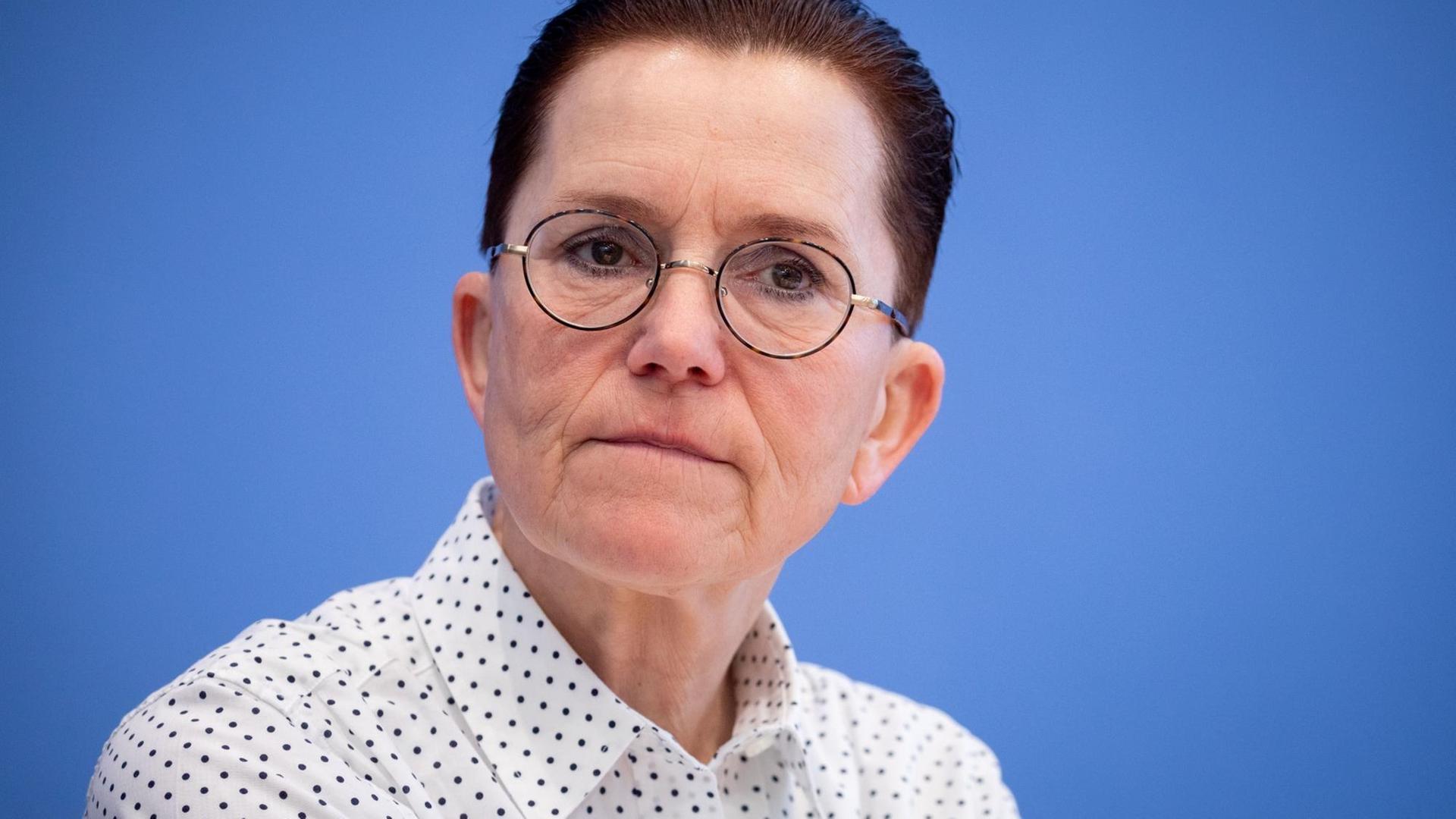 Bundestagsabgeordnete Petra Sitte (Die Linke) stellt in der Bundespressekonferenz neue Organspende-Regeln vor am 01.04.2019 Bundestagsabgeordnete Petra Sitte (Die Linke) stellt in der Bundespressekonferenz neue Organspende-Regeln vor am 01.04.2019