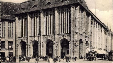 Das Bild zeigt eine historische Aufnahme des Warenhauses Wertheim am Leipziger Platz in Berlin von 1935.