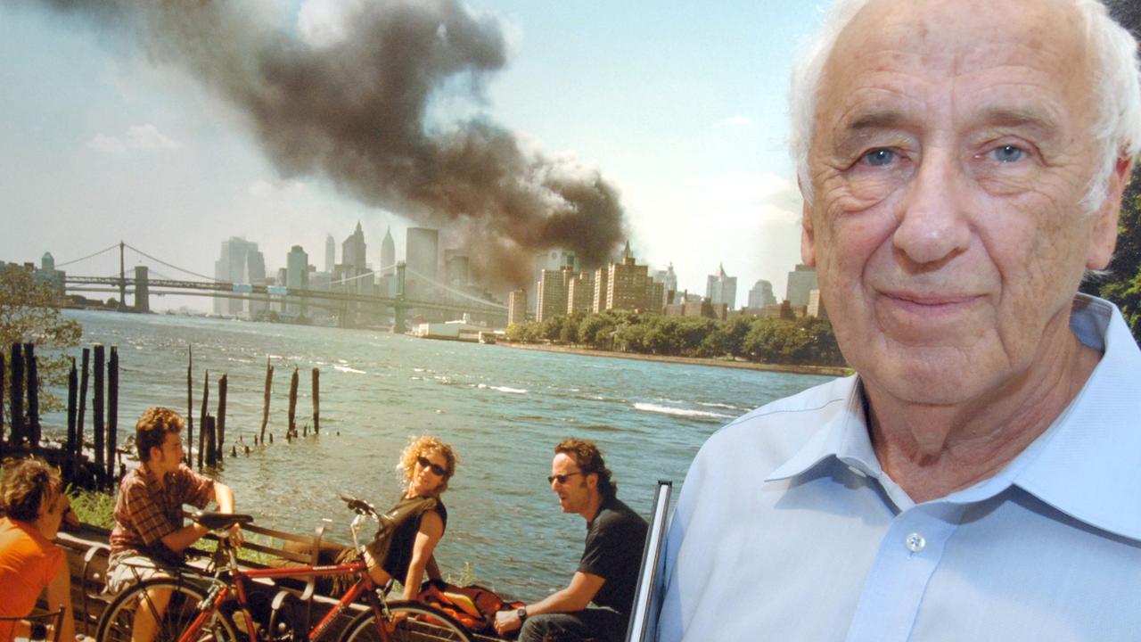 Der Fotograf Thomas Höpker vor seinem berühmten Bild "New York, 11. September 2001". Der Fotograf Thomas Höpker vor seinem berühmten Bild "New York, 11. September 2001".