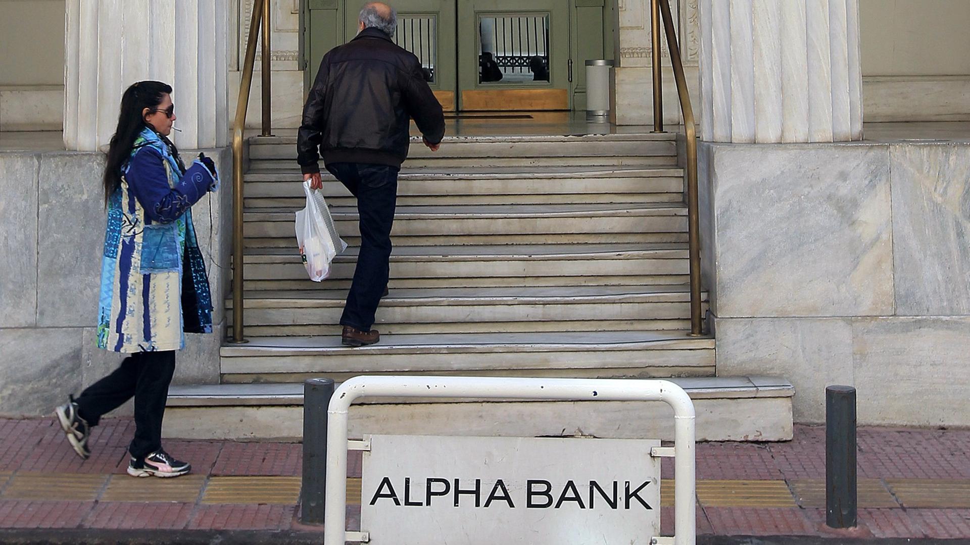 Alpha Bank-Filiale in Athen (09.03.2011). Alpha Bank-Filiale in Athen (09.03.2011).