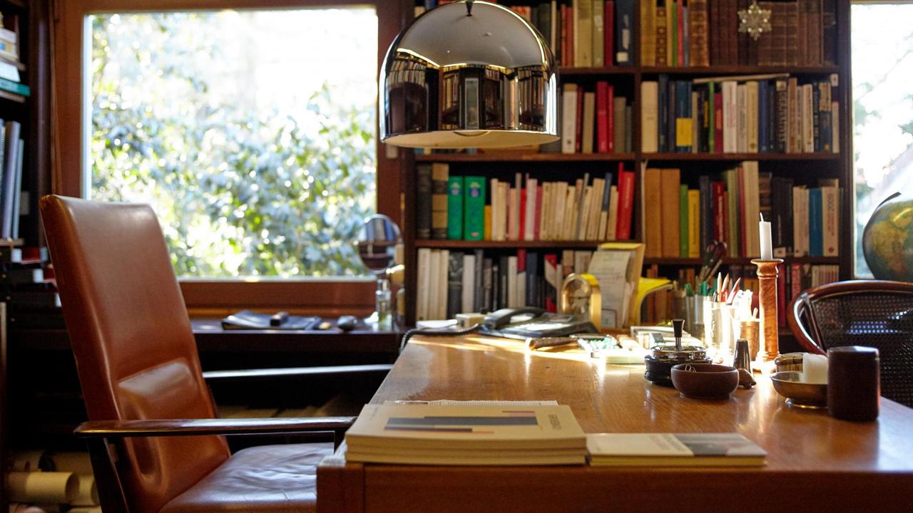 Der Schreibtisch von Helmut Schmidt. Der Schreibtisch von Helmut Schmidt.