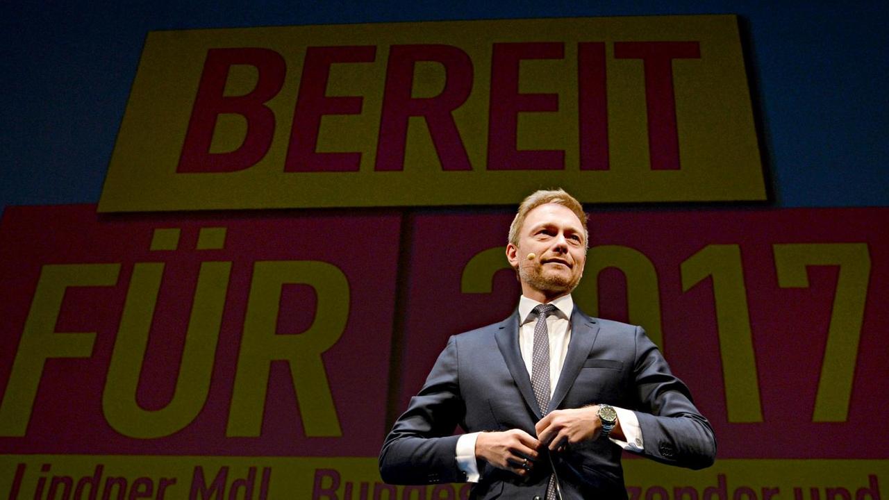 Der Bundesvorsitzende der FDP, Christian Lindner, spricht am 06.01.2017 in Stuttgart (Baden-Württemberg) beim Traditionellen Dreikönigstreffen der FDP. Der Bundesvorsitzende der FDP, Christian Lindner, spricht am 06.01.2017 in Stuttgart (Baden-Württemberg) beim Traditionellen Dreikönigstreffen der FDP.