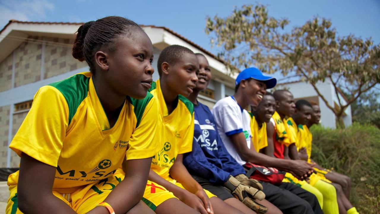 Ein Fußball-Team aus Mathare bei einer offiziellen FIFA-Veranstaltung.