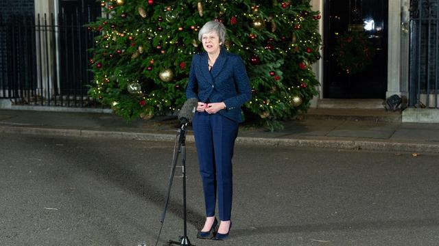 12. Dezember 2018 - London: Die britische Premierministerin Theresa May während eines Statements vor der Downing Street Nr. 10