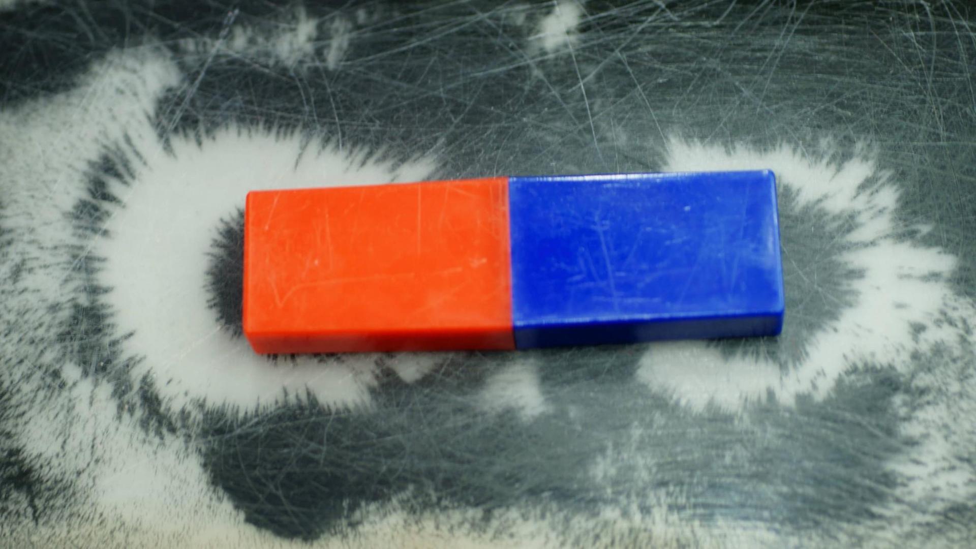 Ein rot-blauer Magnet