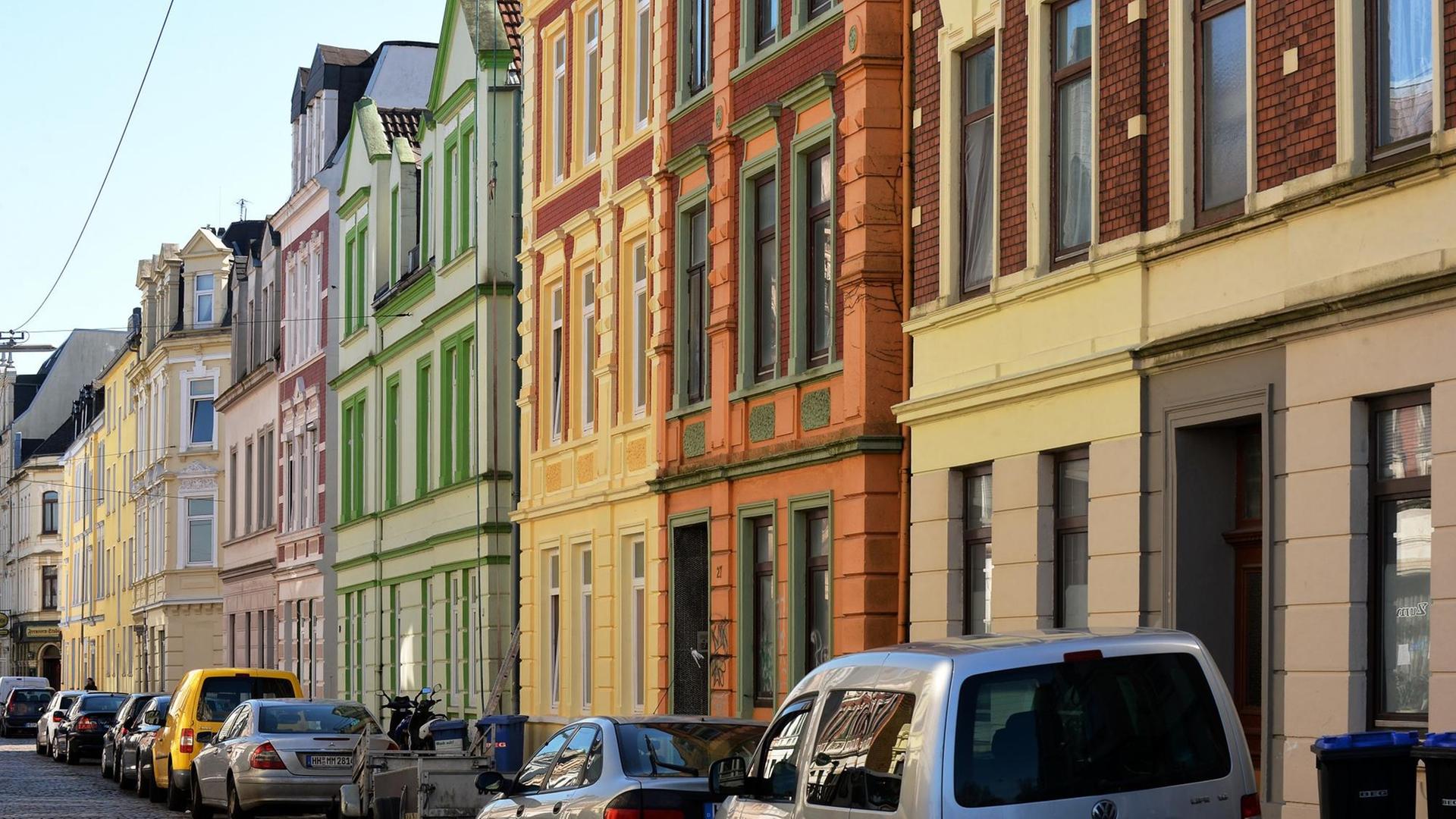 Sanierte Fassaden in Bremerhaven Lehe weisen auf einen beginnenden Wandel im Goethequartier hin