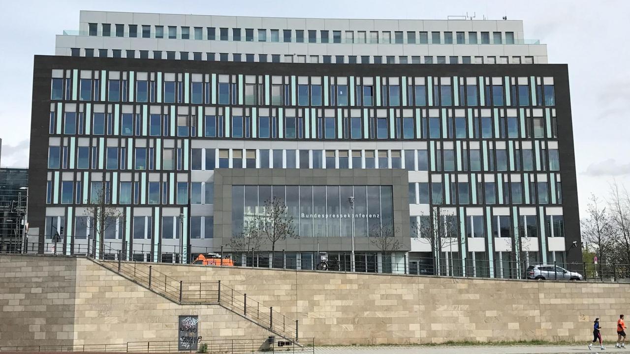Das Haus der Bundespressekonferenz am Ufer der Spree Das Haus der Bundespressekonferenz am Ufer der Spree