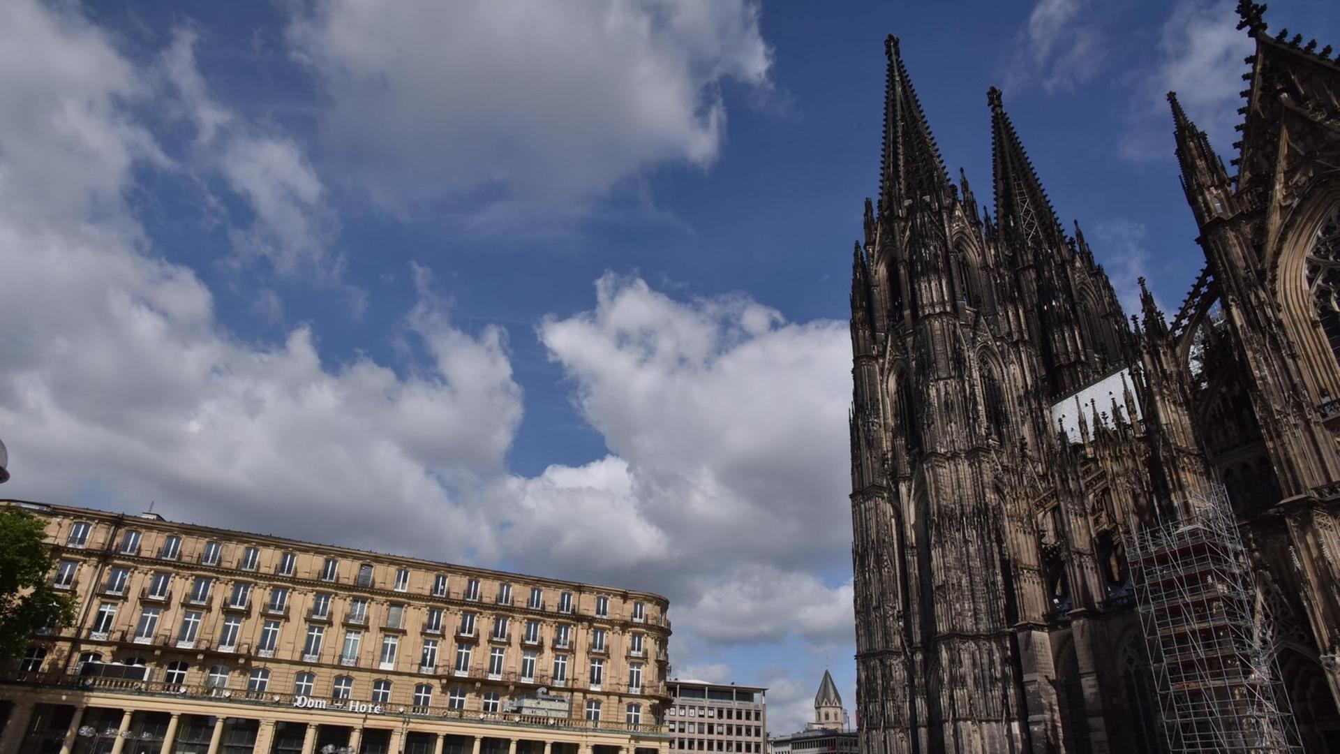 Köln Stadtansicht, Das römisch germanisches Museum und die Spitzen des Kölner Dom, am 12.06.2017 in Köln. Köln Stadtansicht, Das römisch germanisches Museum und die Spitzen des Kölner Dom, am 12.06.2017 in Köln.