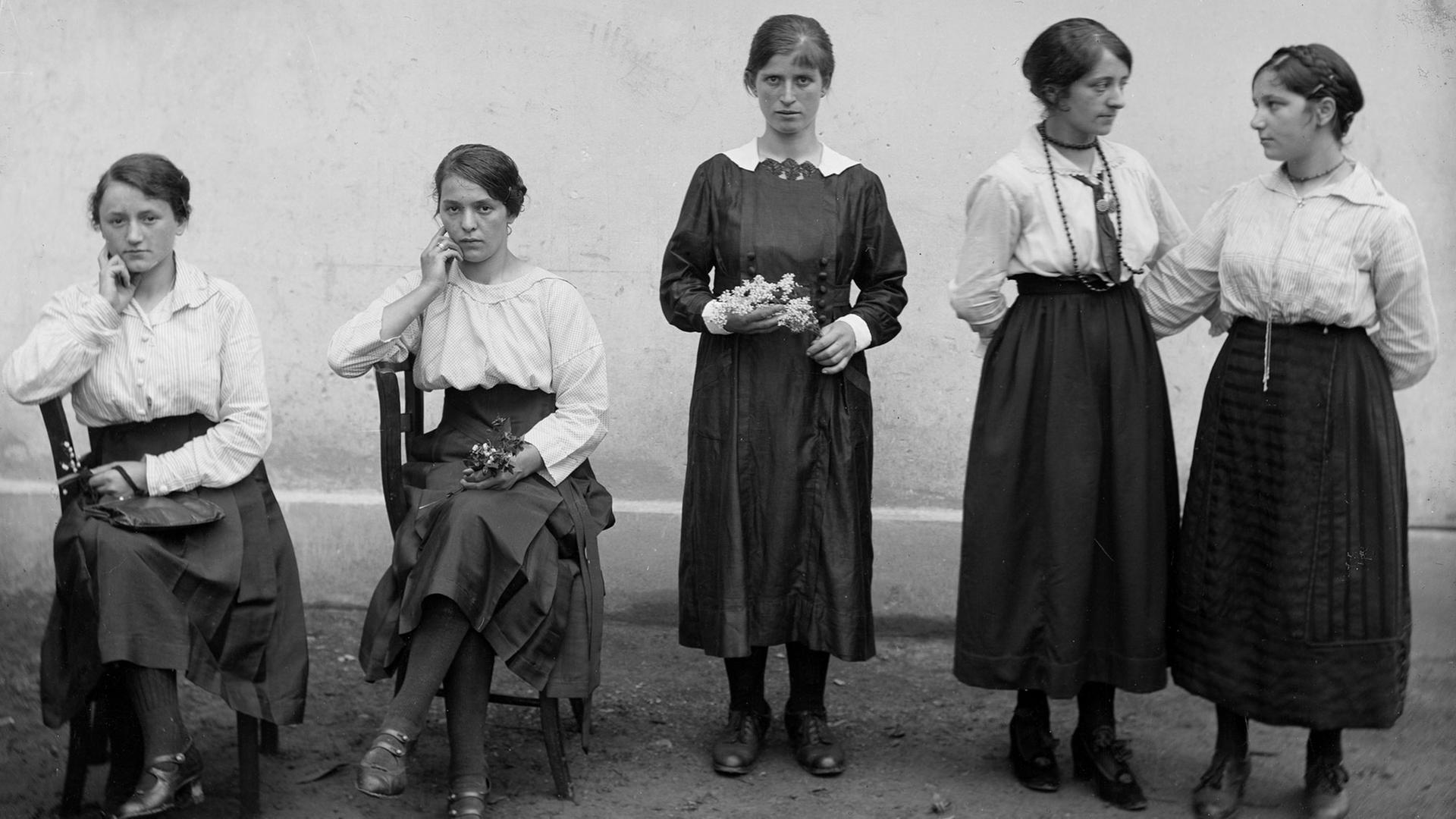 Arbeiterinnen der Schokoladenfabrik Cima Norma, Dangio-Torre Arbeiterinnen der Schokoladenfabrik Cima Norma, Dangio-Torre