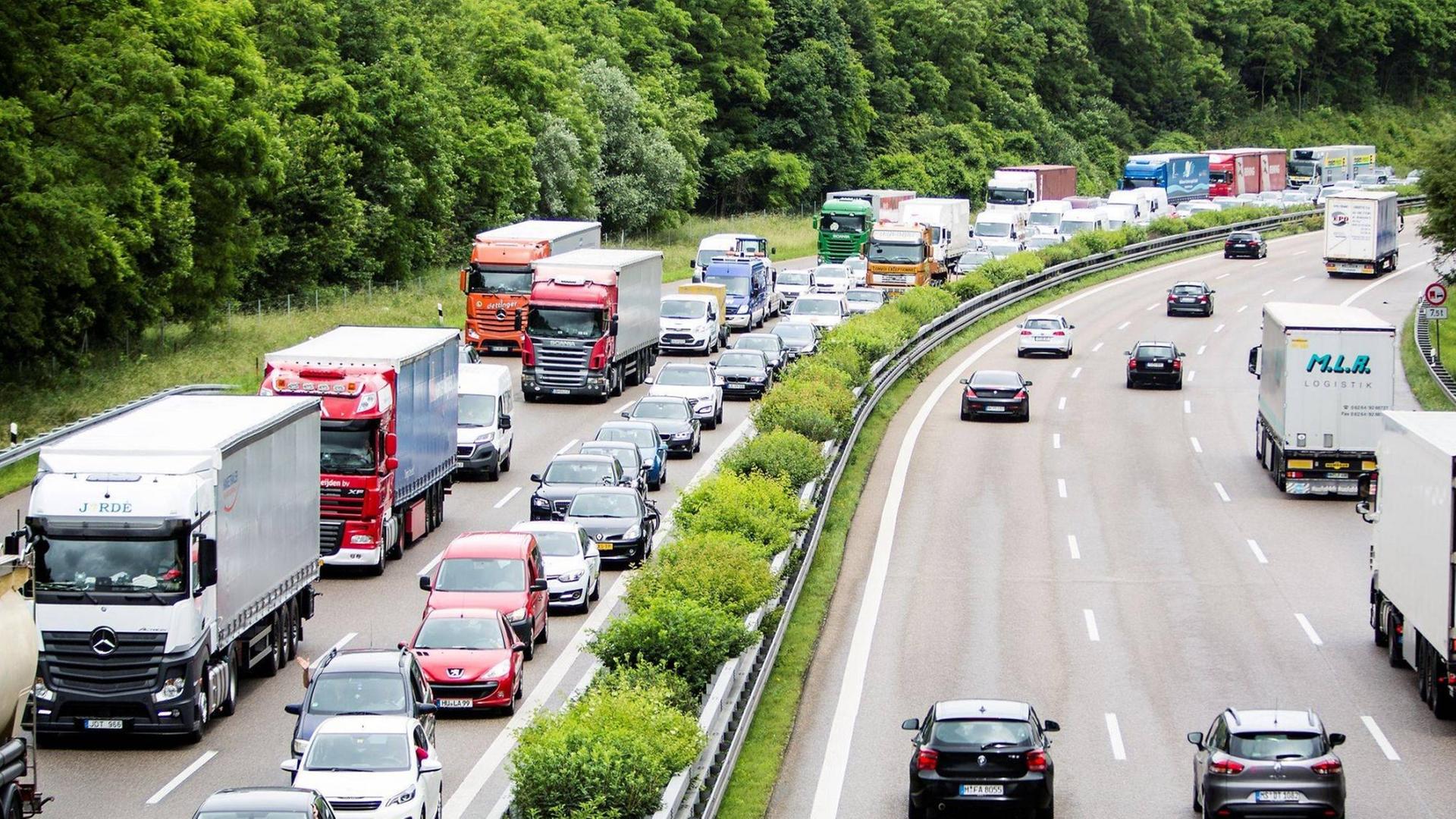 Stau auf der A81 in Baden-Württemberg Stau auf der A81 in Baden-Württemberg
