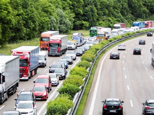 Stau auf der A81 in Baden-Württemberg Stau auf der A81 in Baden-Württemberg