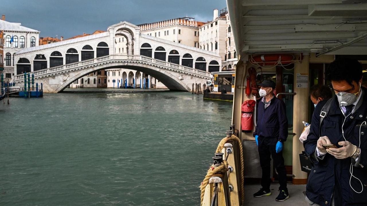 A view taken on May 12, 2020 in Venice shows a deserted Grand Canal near the Rialto bridge, during the country's lockdown aimed at curbing the spread of the COVID-19 infection, caused by the novel coronavirus. With the tourism sector reeling, the European Commission was on May 13, 2020 to present a rescue plan for the sector. Vincenzo PINTO / AFP A view taken on May 12, 2020 in Venice shows a deserted Grand Canal near the Rialto bridge, during the country's lockdown aimed at curbing the spread of the COVID-19 infection, caused by the novel coronavirus. With the tourism sector reeling, the European Commission was on May 13, 2020 to present a rescue plan for the sector. Vincenzo PINTO / AFP