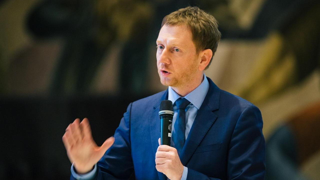 Michael Kretschmer (CDU), Ministerpräsident Sachsen, diskutiert über den Koalitionsvertrag von CDU/CSU und SPD. Michael Kretschmer (CDU), Ministerpräsident Sachsen, diskutiert über den Koalitionsvertrag von CDU/CSU und SPD.