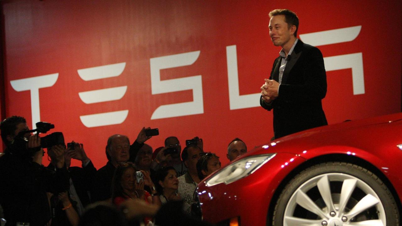 Elon Musk im Tesla-Werk in Fremont, Kalifornien Elon Musk im Tesla-Werk in Fremont, Kalifornien