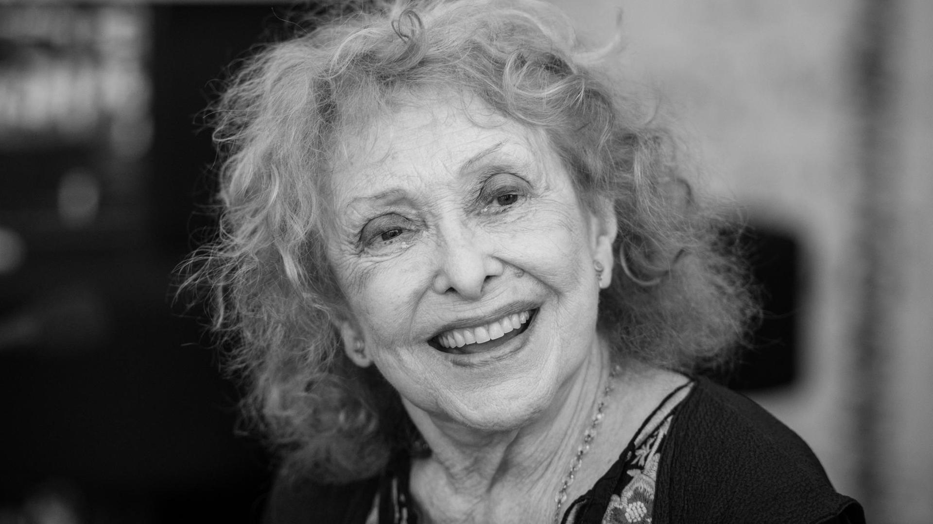 Die Künstlerin Carolee Schneemann Die Künstlerin Carolee Schneemann