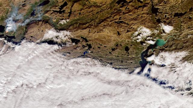 Erdbeobachtungsbilder von Grönland der NASA von Joshua Stevens unter Verwendung von Landsat-Daten des US-amerikanischen Geological Survey und von GEOS-5-Daten des Global Modeling and Assimilation Office der NASA GSFC. https://earthobservatory.nasa.gov/images/145302/another-fire-in-greenland