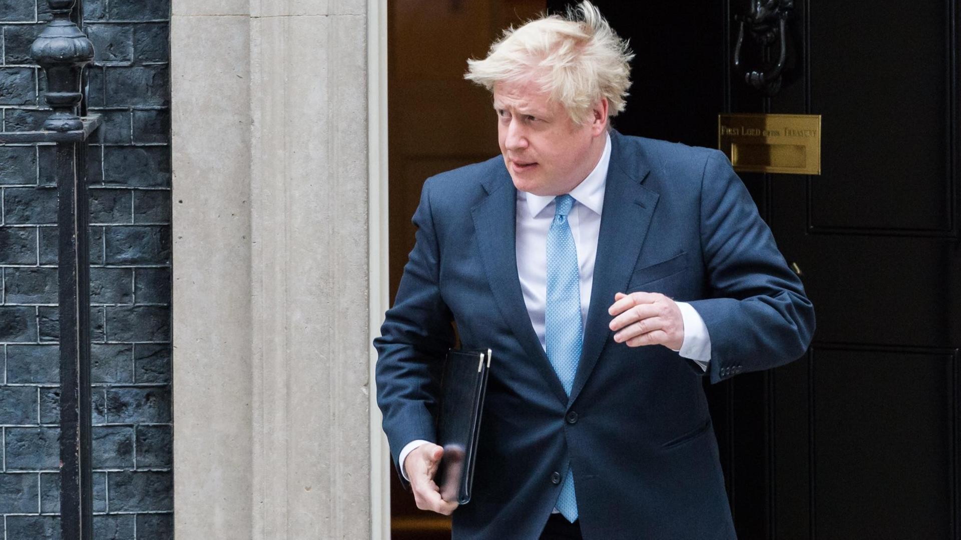 Der britische Premierminister Boris Johnson vor Downing Street 10 Der britische Premierminister Boris Johnson vor Downing Street 10