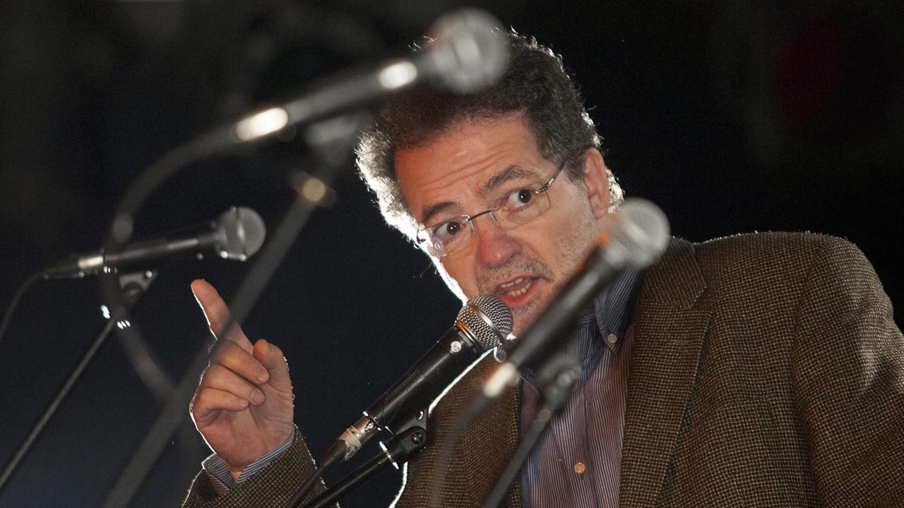 Der Geschäftsführer des regierungskritischen privaten Senders Klubrádió, András Arató, spricht am 29.1.2012 bei einer Veranstaltung in der ungarischen Hauptstadt Budapest. Der Geschäftsführer des regierungskritischen privaten Senders Klubrádió, András Arató, spricht am 29.1.2012 bei einer Veranstaltung in der ungarischen Hauptstadt Budapest.
