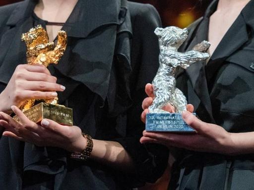 Der goldene und silberne Bär bei der Preisverleihung der Internationalen Filmfestspiele Berlin.