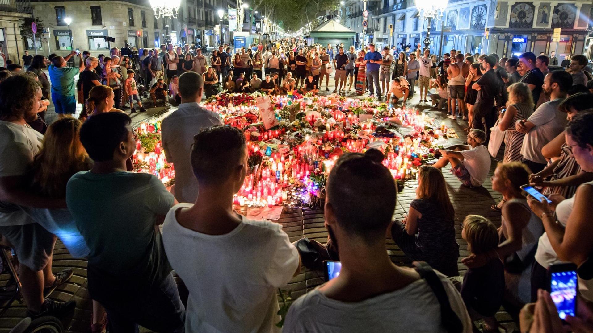 Gedenken In Barcelona - Diskussion Um Mahnmal Für Terroropfer ...