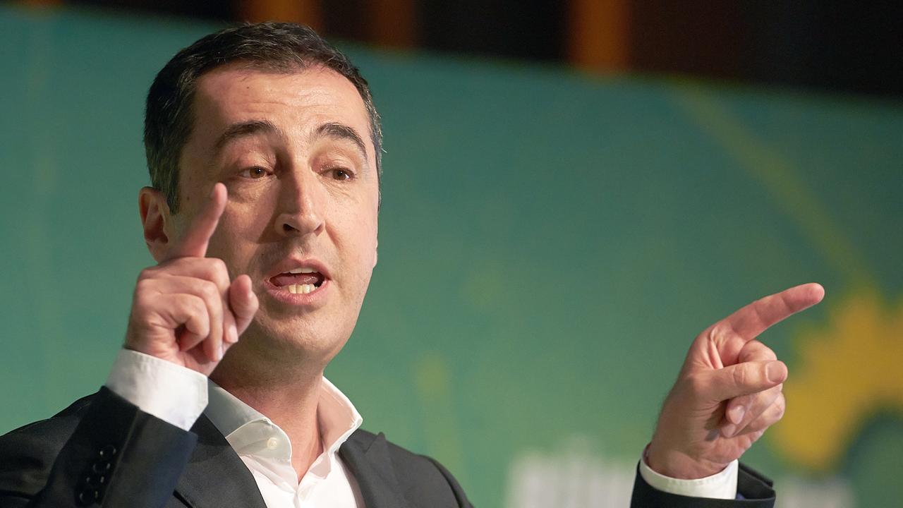 Prominentes Beispiel für einen Politiker mit Migrationshintergrund: der Grünen-Bundesvorsitzenden Cem Özdemir. Prominentes Beispiel für einen Politiker mit Migrationshintergrund: der Grünen-Bundesvorsitzenden Cem Özdemir.
