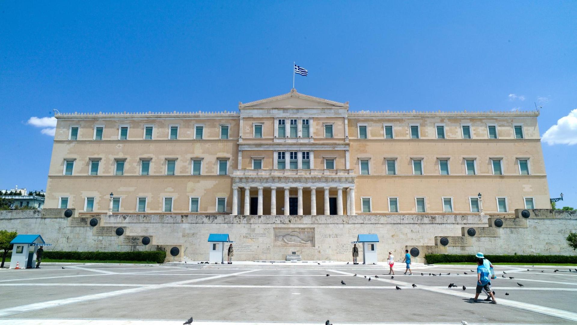 Das griechische Parlamentsgebäude in Athen Das griechische Parlamentsgebäude in Athen