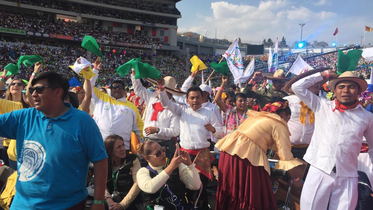Begeisterung in Morelia beim Papstbesuch Begeisterung in Morelia beim Papstbesuch