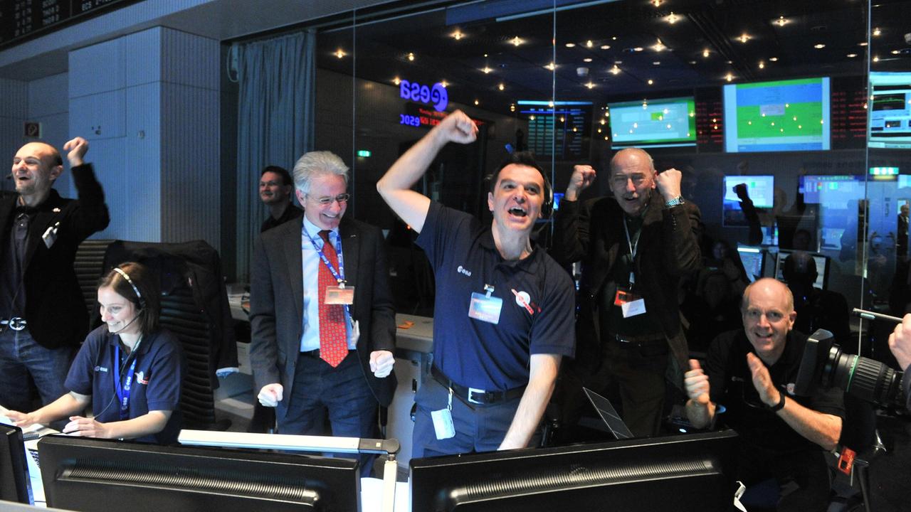 Das erste Signal von Kometensonde Rosetta erreichte am 20. Januar 2014 die Missionzentrale der ESA in Darmstadt. Das erste Signal von Kometensonde Rosetta erreichte am 20. Januar 2014 die Missionzentrale der ESA in Darmstadt.