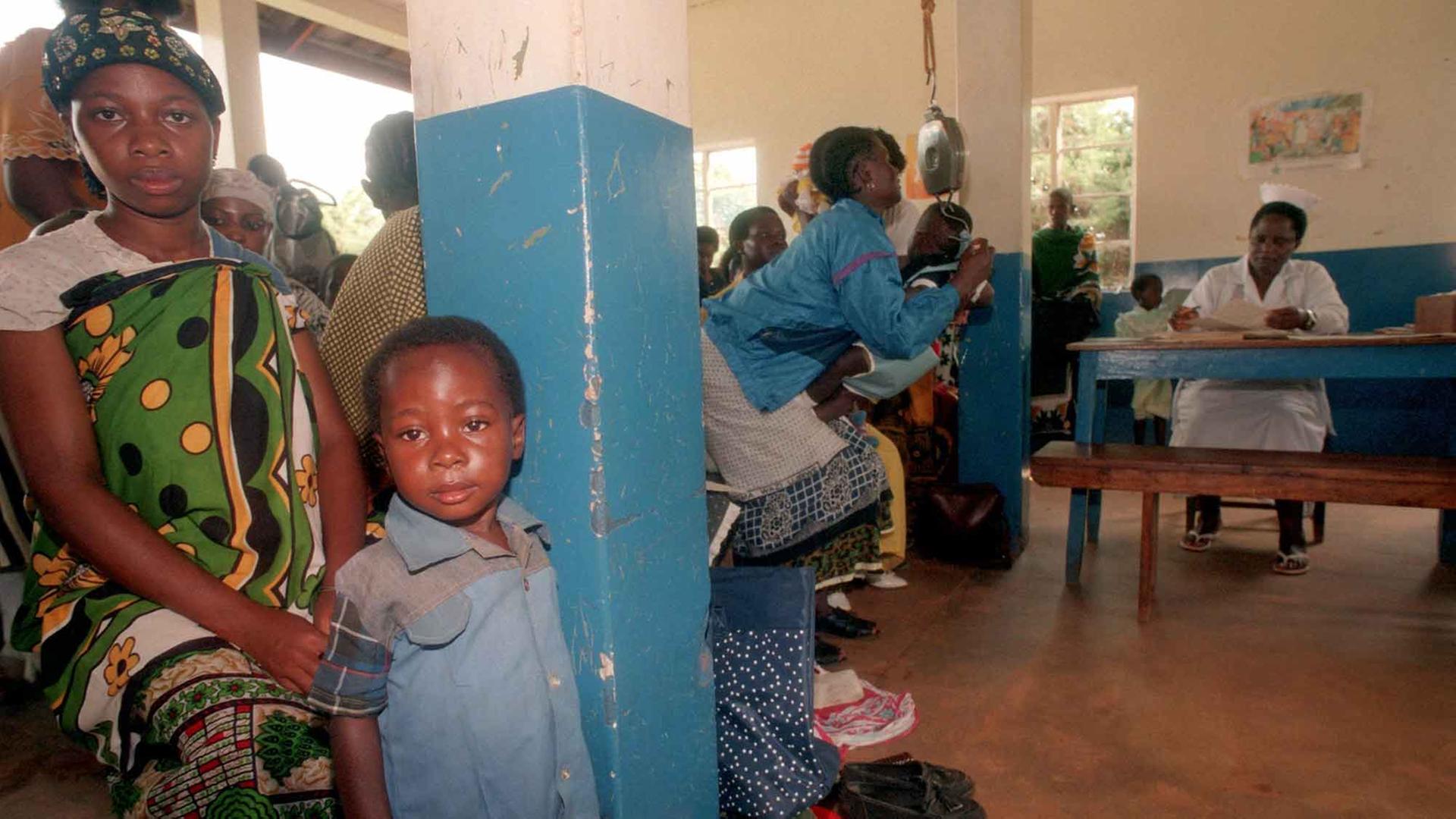 HIV-infizierte Kinder, die im Krankenhaus von Bukoba in Tansania behandelt werden. HIV-infizierte Kinder, die im Krankenhaus von Bukoba in Tansania behandelt werden.