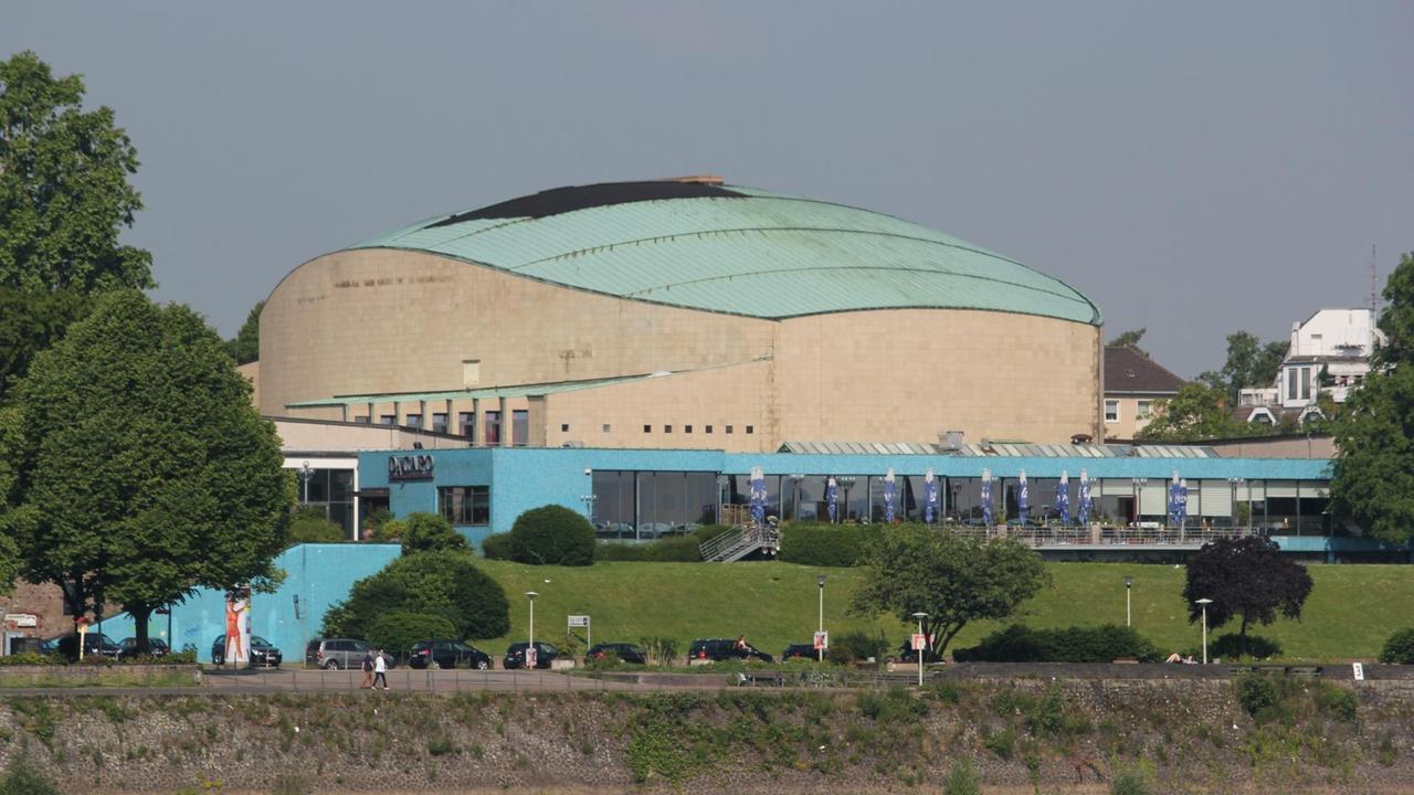 Die denkmalgeschützte Konzert- und Veranstaltungshalle Beethovenhalle in Bonn. Die denkmalgeschützte Konzert- und Veranstaltungshalle Beethovenhalle in Bonn.