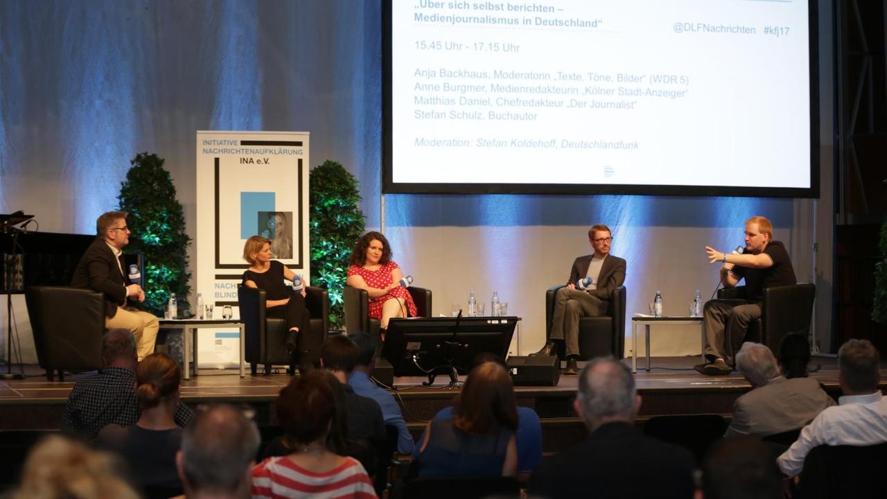 Die Diskussionsrunde zum Thema "Medienjournalismus" beim 3. Kölner Forum für Journalismuskritik Die Diskussionsrunde zum Thema "Medienjournalismus" beim 3. Kölner Forum für Journalismuskritik