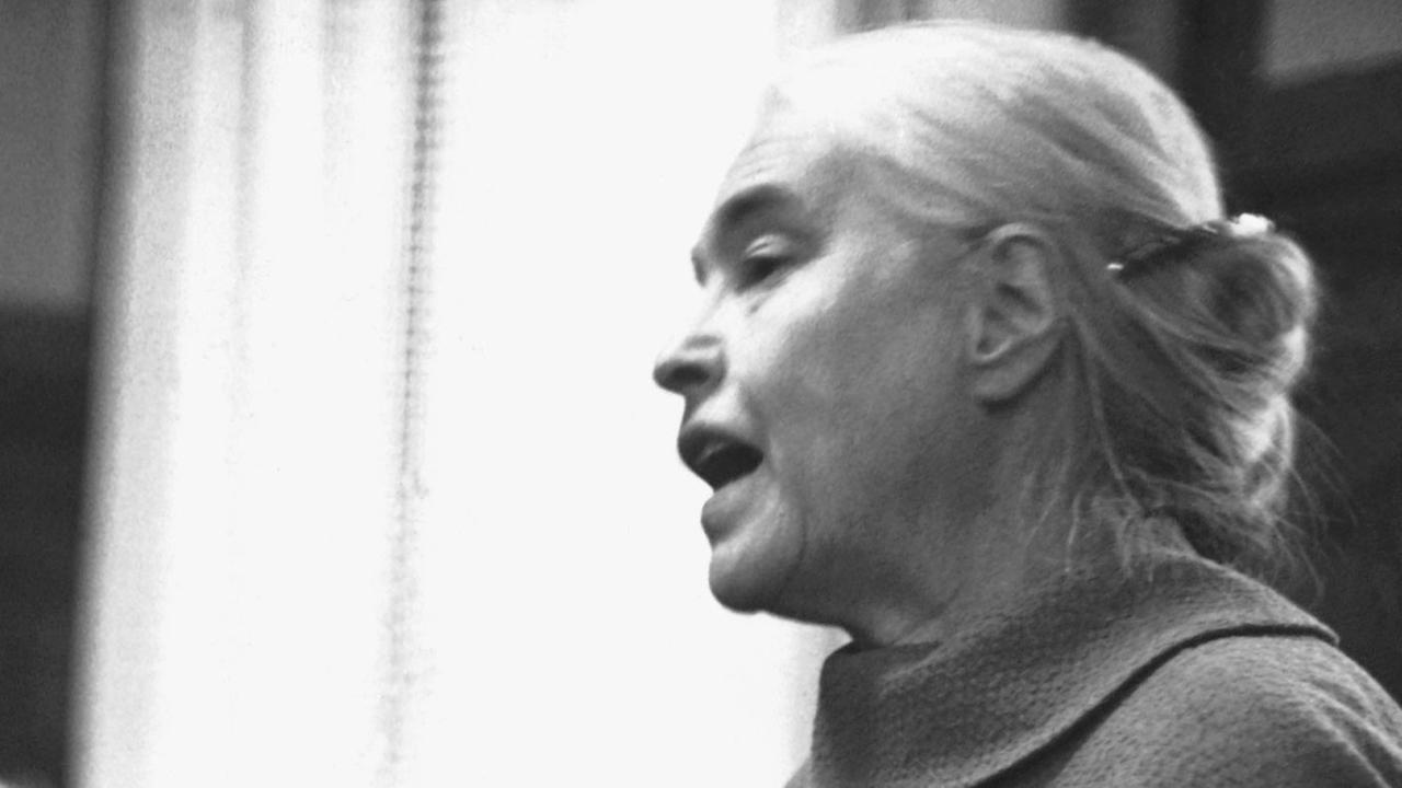 Anna Seghers bei einem Schriftstellertreffen in Berlin im Jahr 1961 Anna Seghers bei einem Schriftstellertreffen in Berlin im Jahr 1961