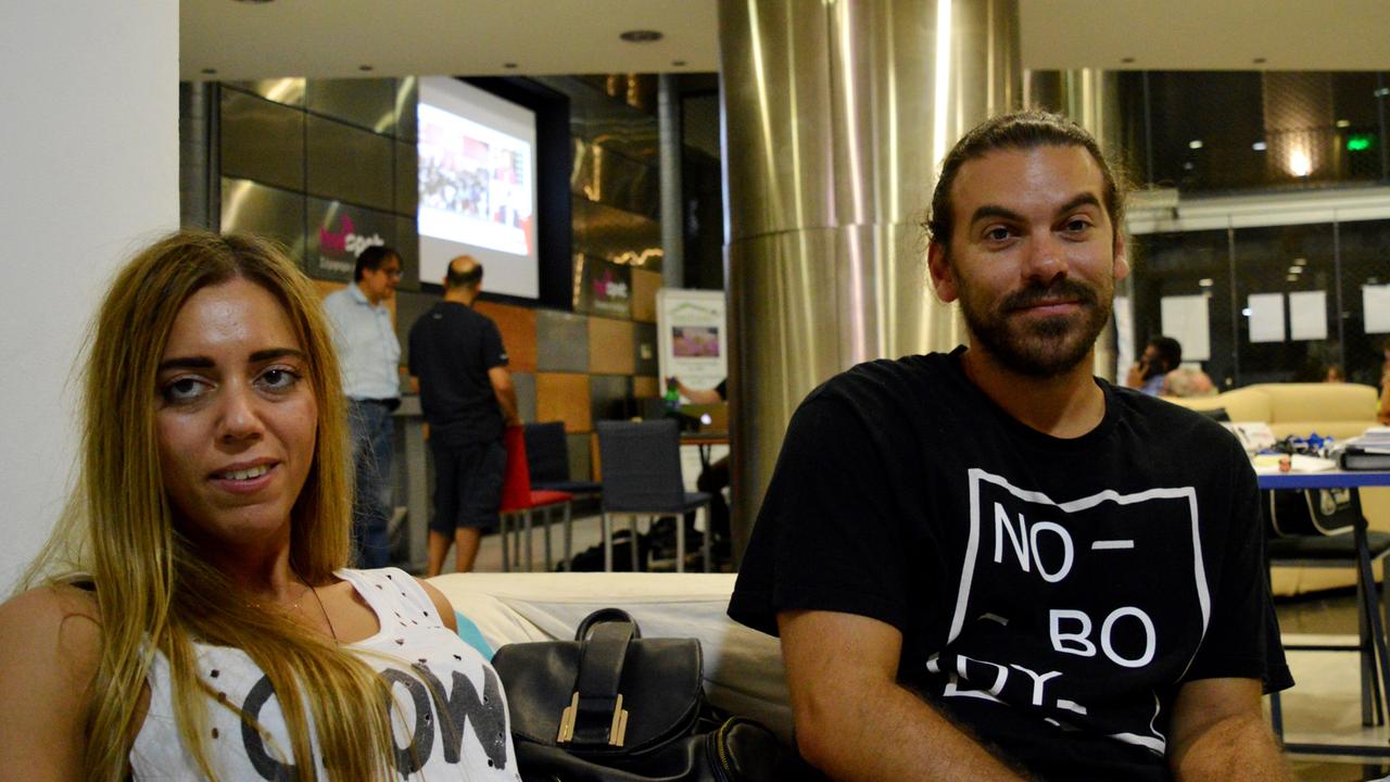 Katerina Iatriou und Giannis Fountis fühlen sich von der Politik lange nicht mehr ernst genommen. Sie geben trotzdem nicht auf. Katerina Iatriou und Giannis Fountis fühlen sich von der Politik lange nicht mehr ernst genommen. Sie geben trotzdem nicht auf.