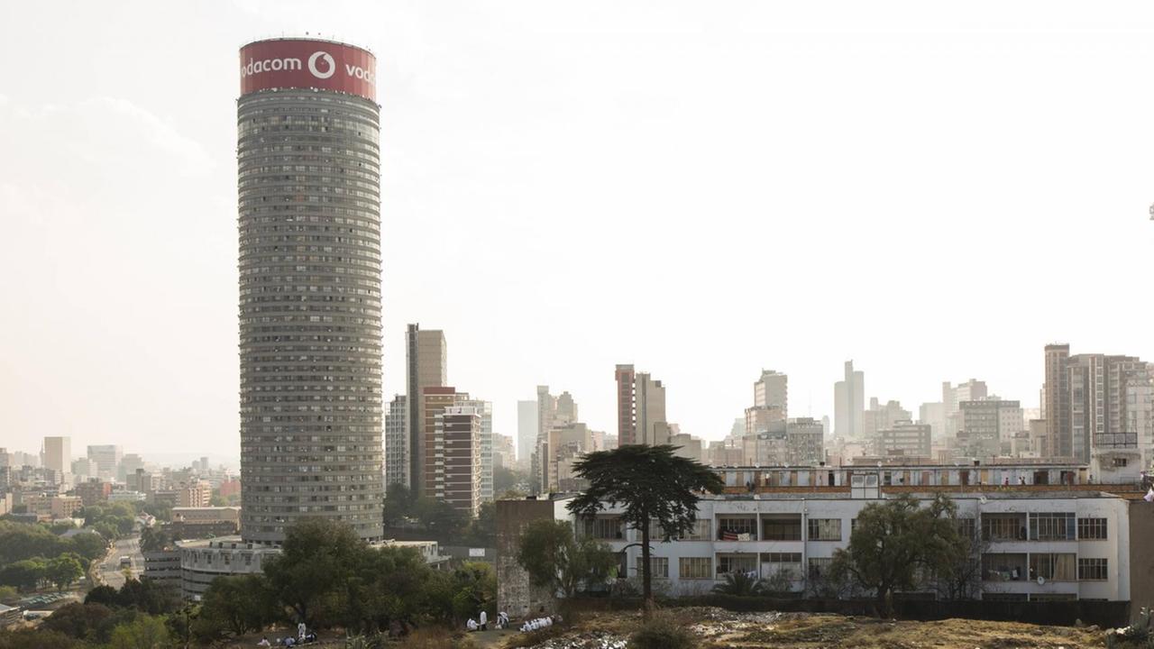 Blick auf Hilbrow mit dem Ponte Tower in Johannesburg, Südafrika. Blick auf Hilbrow mit dem Ponte Tower in Johannesburg, Südafrika.