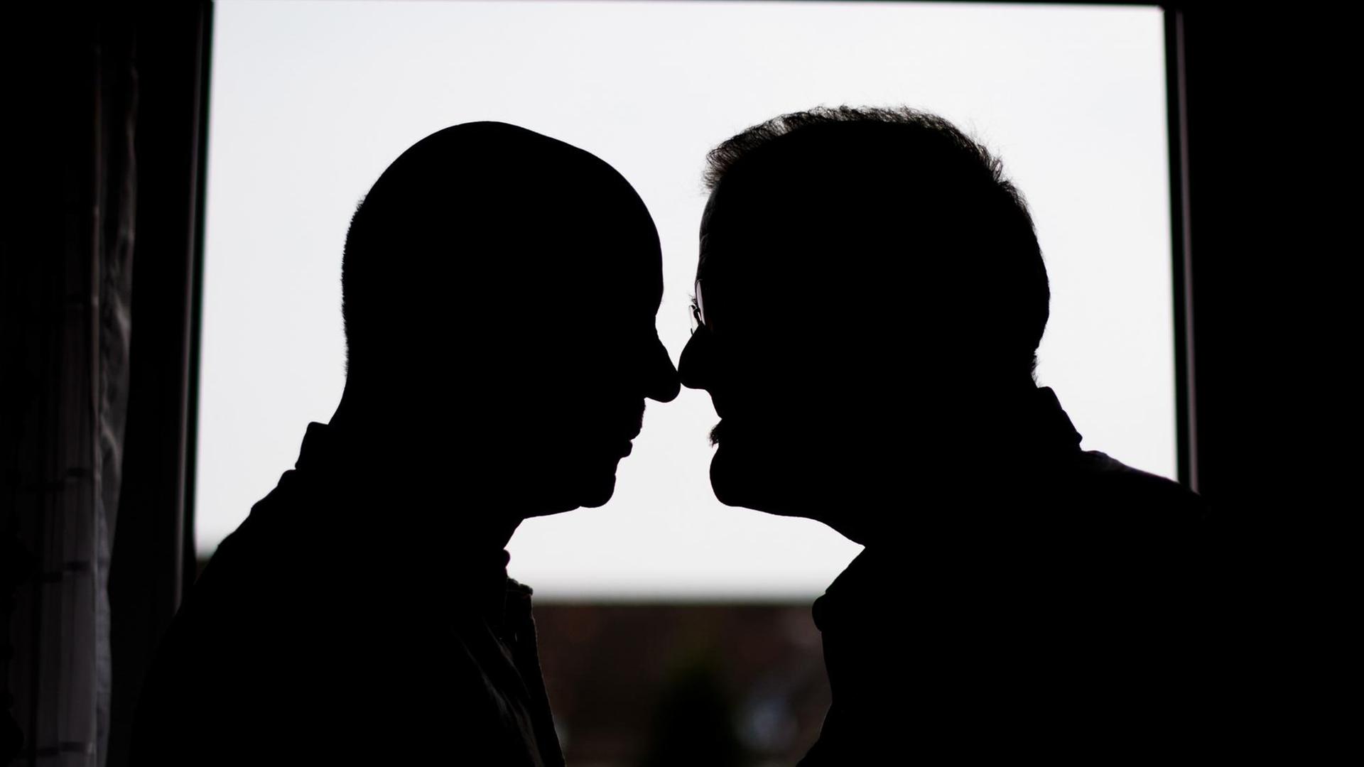 Der Schatten eines homosexuellen Paares. Der Schatten eines homosexuellen Paares.