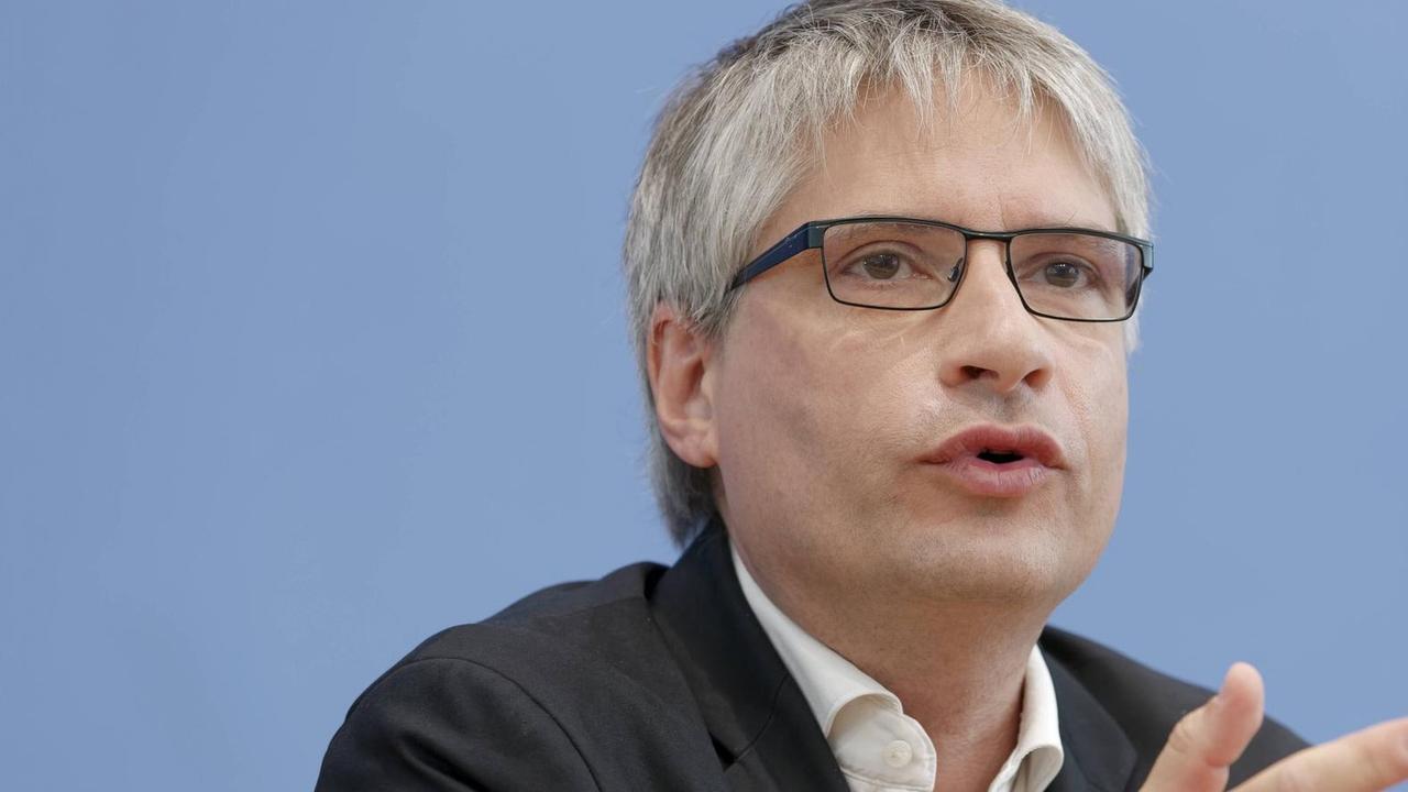 Sven Giegold im Mai 2019 bie einer Bundespressekonferenz Sven Giegold im Mai 2019 bie einer Bundespressekonferenz