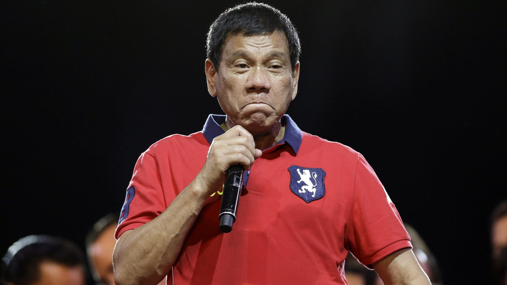 Der philippinische Präsidentschaftskandidat Davao City Mayor Rodrigo Duterte bei einer Wahlkampfveranstaltung. Der philippinische Präsidentschaftskandidat Davao City Mayor Rodrigo Duterte bei einer Wahlkampfveranstaltung.