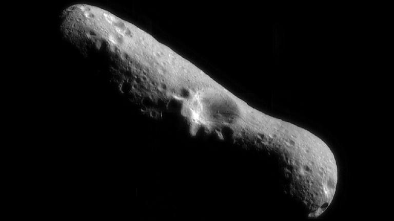 Der Asteroid Eros wurde von der Raumsonde NEAR besucht Der Asteroid Eros wurde von der Raumsonde NEAR besucht