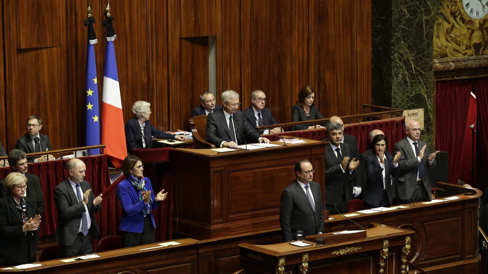Hollande bei der Sitzung der Nationalversammlung und des Senats Hollande bei der Sitzung der Nationalversammlung und des Senats